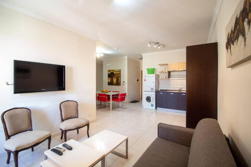 Modern Apt In The Heart Of Maltese Nightlife St. Julian's Exterior foto