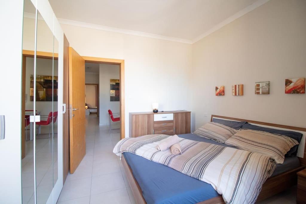 Modern Apt In The Heart Of Maltese Nightlife St. Julian's Exterior foto