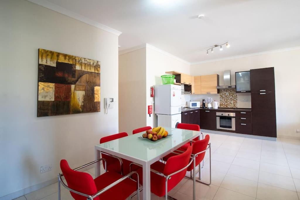 Modern Apt In The Heart Of Maltese Nightlife St. Julian's Exterior foto